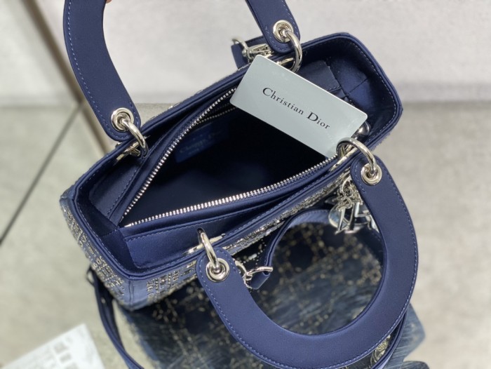 Handbag   Dior  size  24 cm