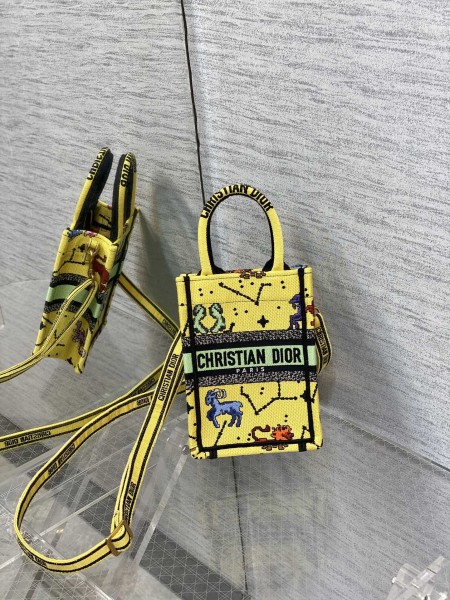  Handbag   Dior  size 13.5*5*18 cm