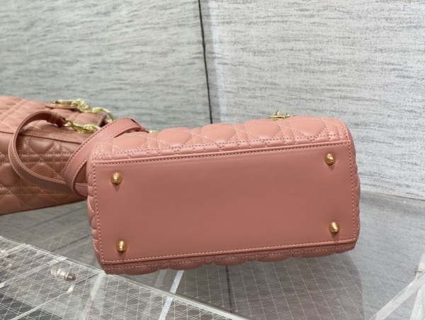 Handbag   Dior  size  24 cm