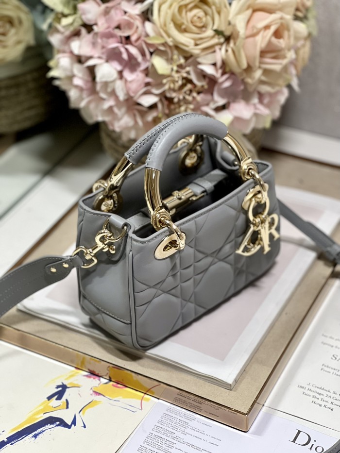 Handbag   Dior  0062  size  19*13*8 cm