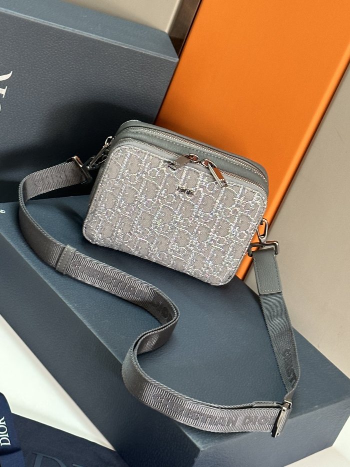 Handbag   Dior   93310  size  17 x 12.5 x 5  cm