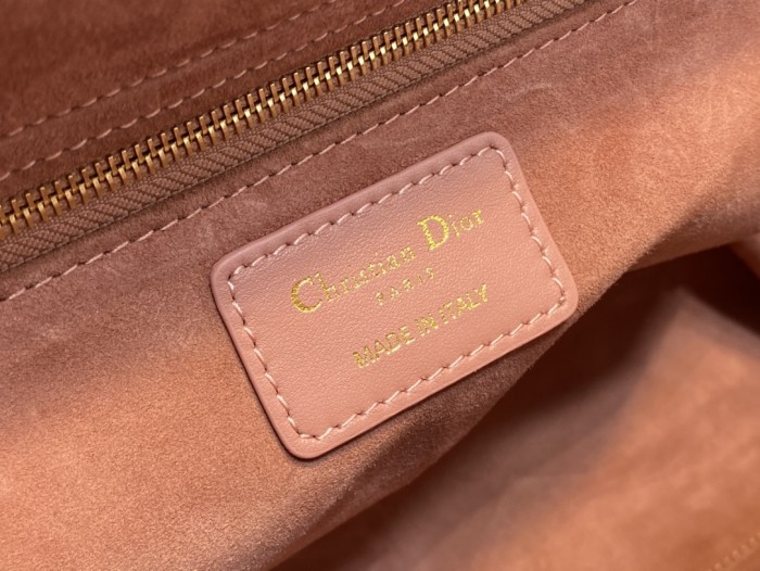 Handbag   Dior  size  32 cm