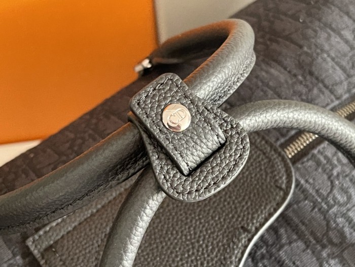 Handbag   Dior  93338  size 50 x 25 x 21.5  cm