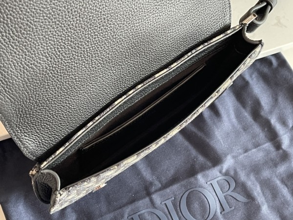 Handbag   Dior  0096  size  24 x 17.5 x 5   cm