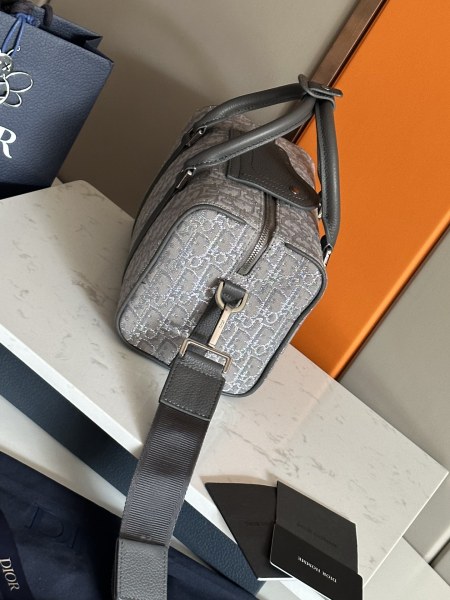  Handbag   Dior   93337  size  26 x 16x 14.5  cm