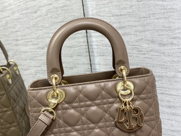 Handbag   Dior  size  24 cm