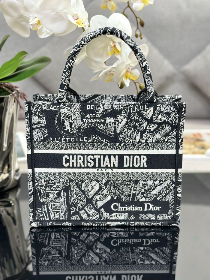 Handbag   Dior M1286 size 26.5 x 21 x 14   cm