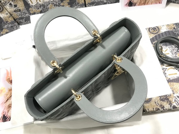 Handbag   Dior   M0566  size  32*25*11  cm