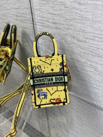  Handbag   Dior  size 13.5*5*18 cm