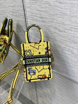  Handbag   Dior  size 13.5*5*18 cm