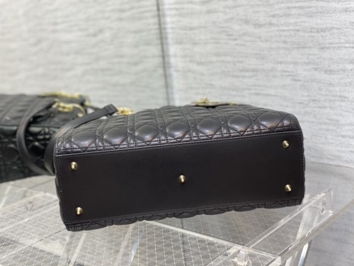 Handbag   Dior  size  32  cm