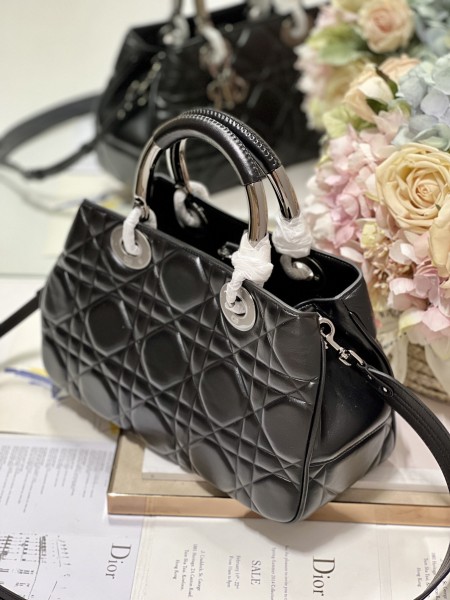 Handbag   Dior   0062  size  30*18.5*11.5 cm