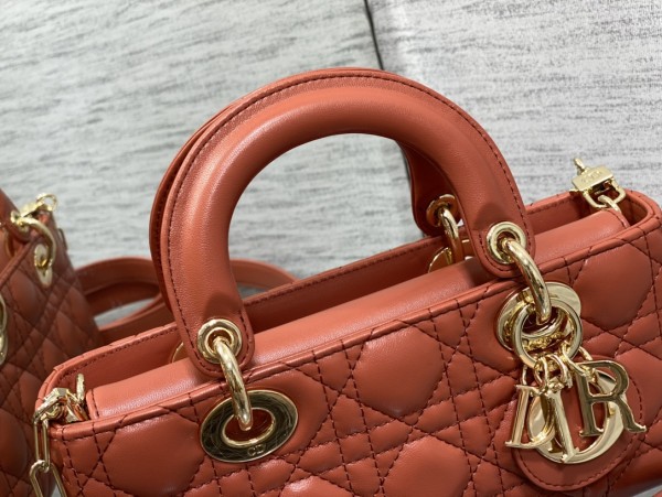 Handbag   Dior   size  22.5*6*11.5 cm