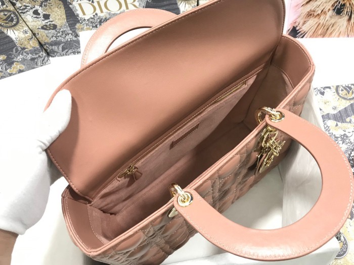 Handbag   Dior  M0566  size  32*25*11  cm