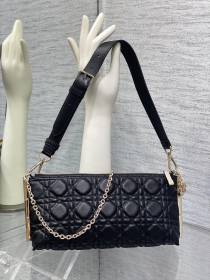 Handbag   Dior  size  27×12×5 cm