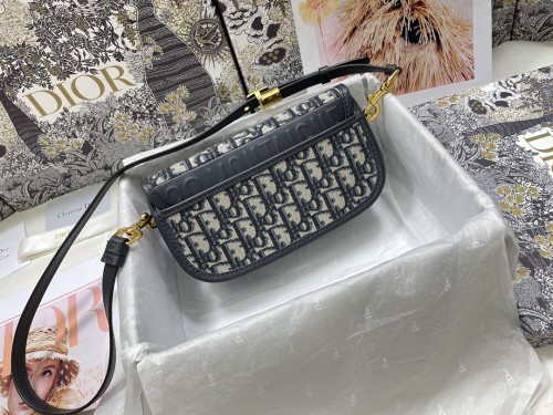  Handbag   Dior  M9327  size  22 x 13 x 5  cm