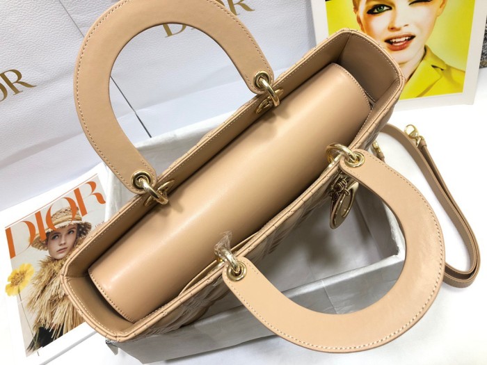 Handbag   Dior  M0566  size  32*25*11  cm