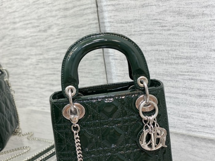 Handbag   Dior  size  17 cm