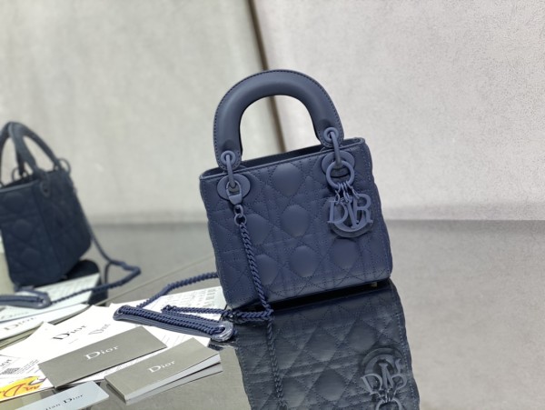  Handbag   Dior  size  17 cm