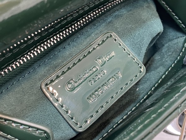 Handbag   Dior  size  17 cm