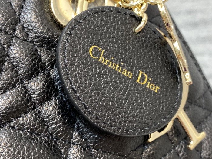  Handbag   Dior  size  20 cm