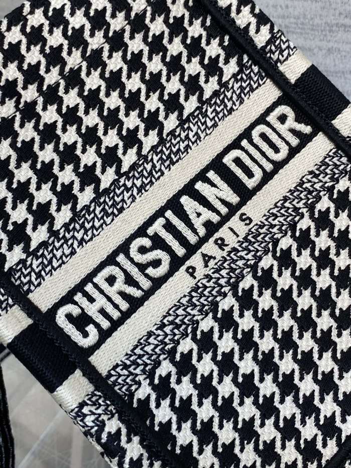  Handbag   Dior  size  13.5*5*18 cm