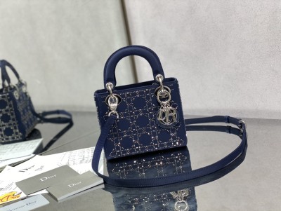 Handbag   Dior   size  17 cm