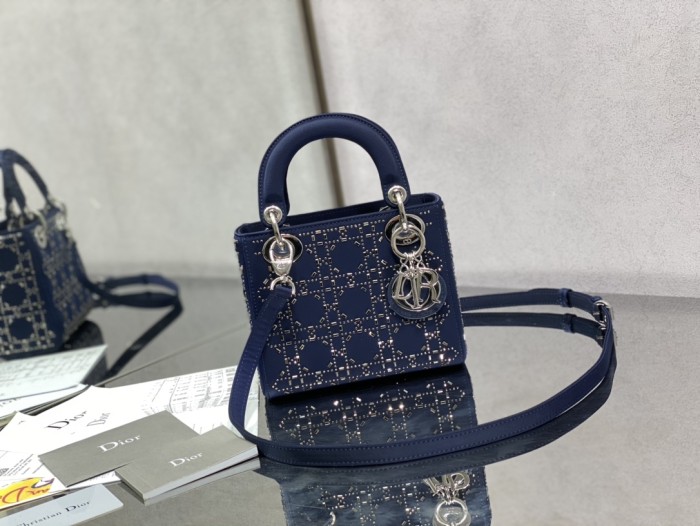 Handbag   Dior   size  17 cm