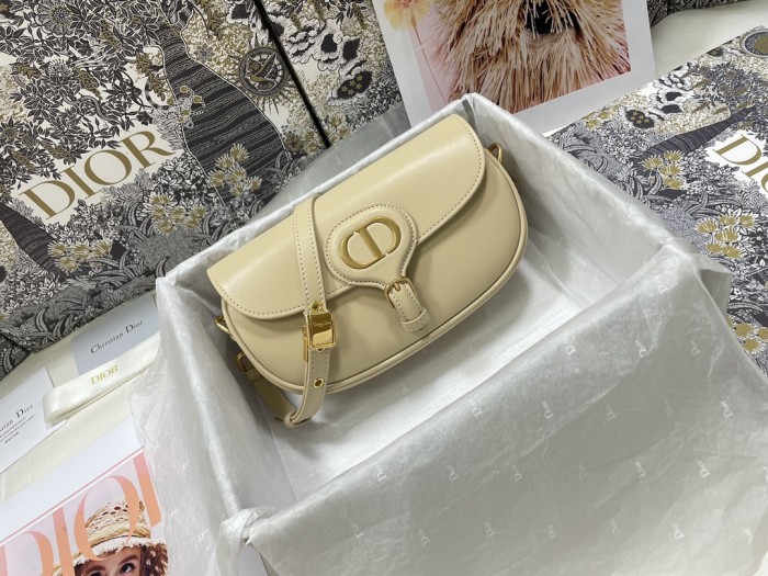  Handbag   Dior  M9327  size  22 x 13 x 5  cm