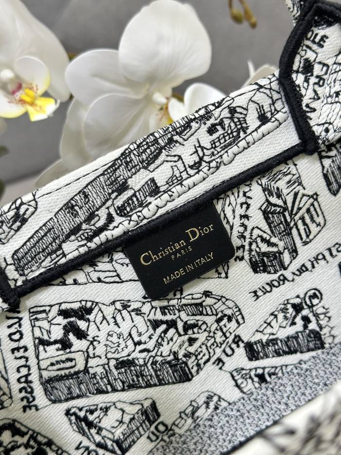 Handbag   Dior  M1286 size  42 x 35 x 18.5  cm