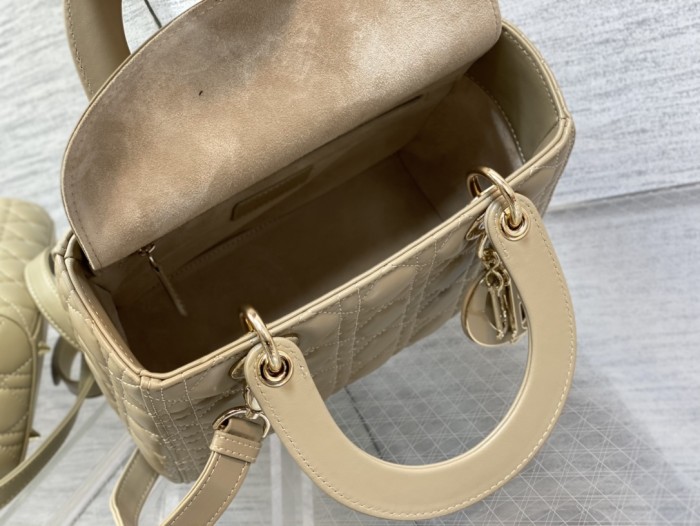  Handbag   Dior  size  24 cm