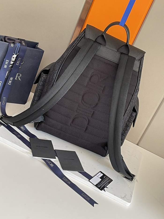 Handbag   Dior  size  26.5 x 41.5 x 17.5  cm