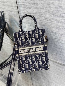  Handbag   Dior   size 13.5*5*18 cm