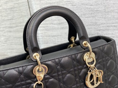  Handbag   Dior  size  32 cm