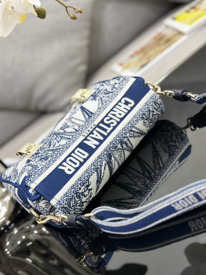 Handbag   Dior  M1241  size  23 x 15 x 8  cm