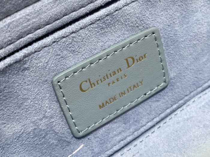 Handbag   Dior  size  22.5*6*11.5 cm