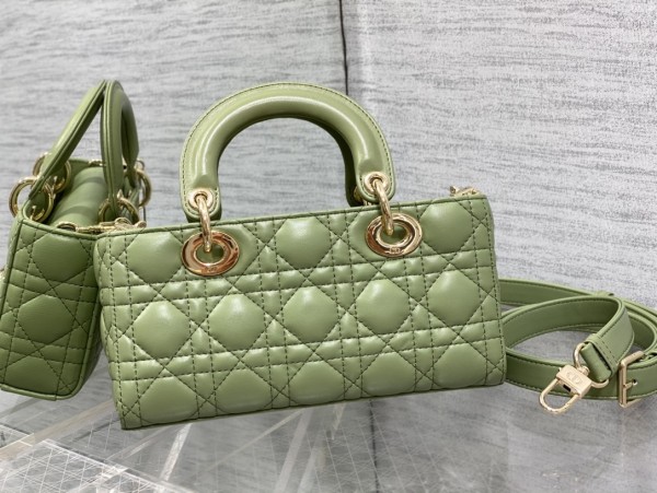 Handbag   Dior  size  22.5*6*11.5 cm