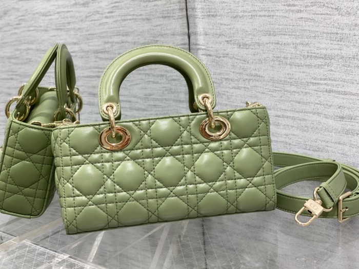 Handbag   Dior  size  22.5*6*11.5 cm