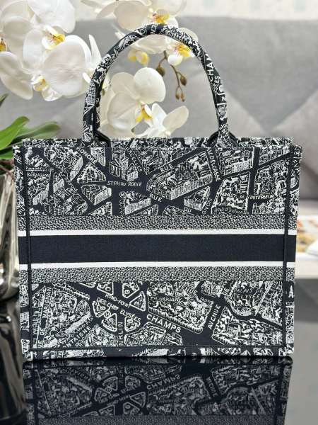 Handbag   Dior  M1286  size  36 x 27.5 x 16.5   cm