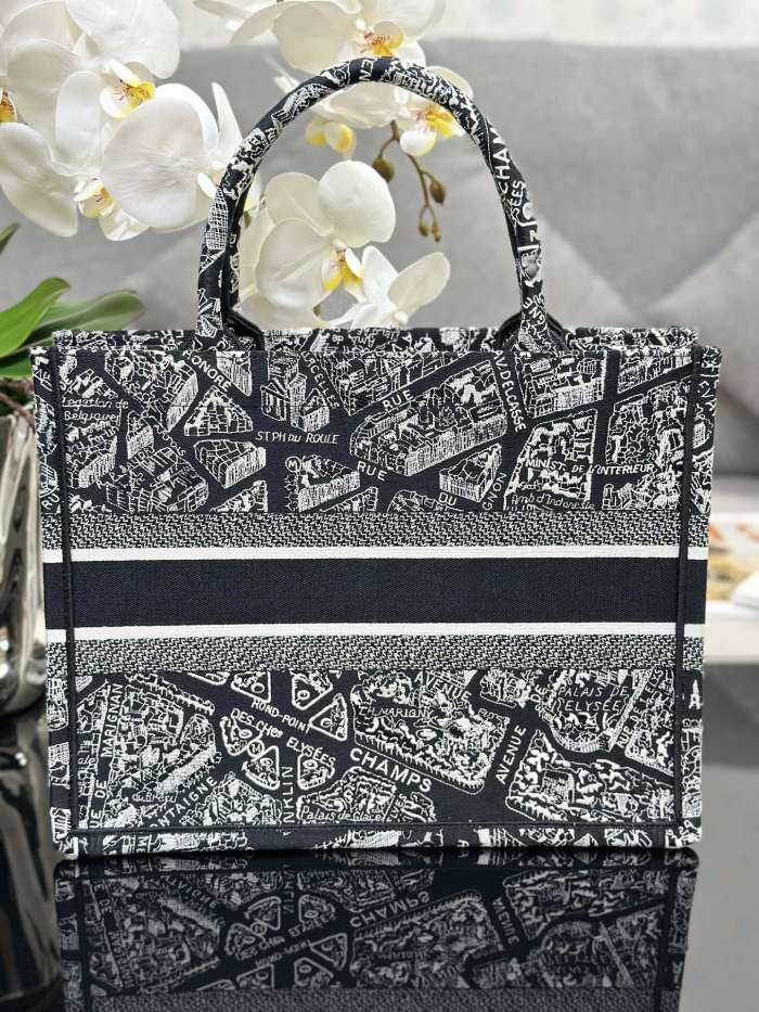 Handbag   Dior  M1286  size  36 x 27.5 x 16.5   cm