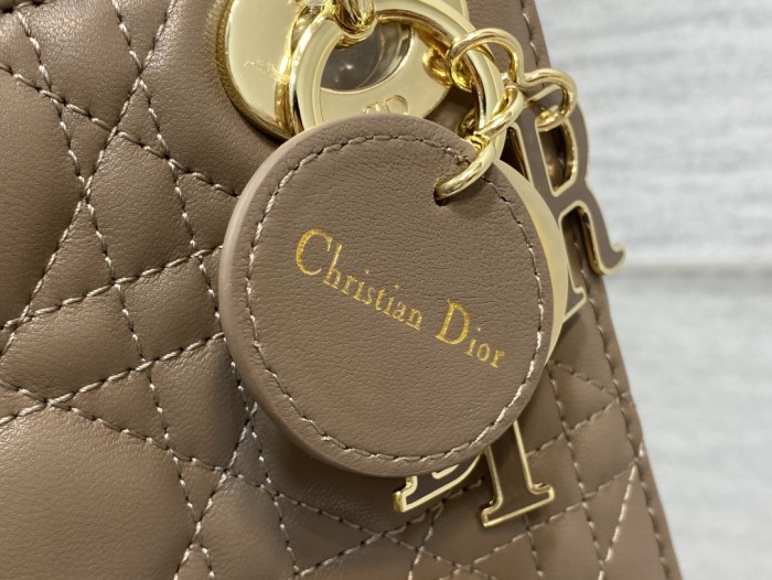 Handbag   Dior  size  17 cm