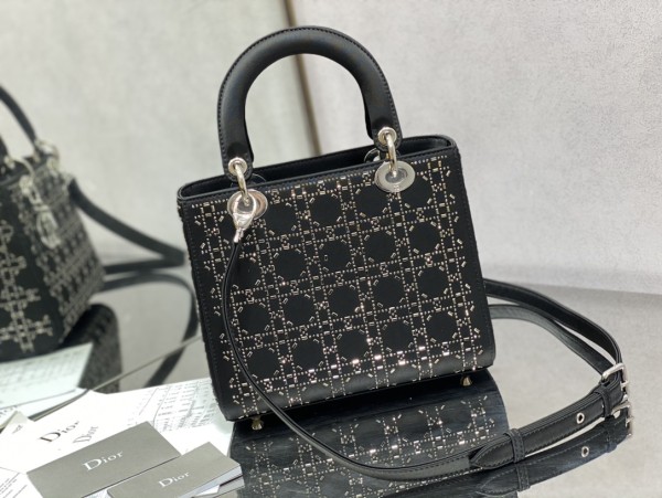 Handbag   Dior  size  24 cm