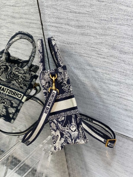  Handbag   Dior  size 13.5*5*18 cm