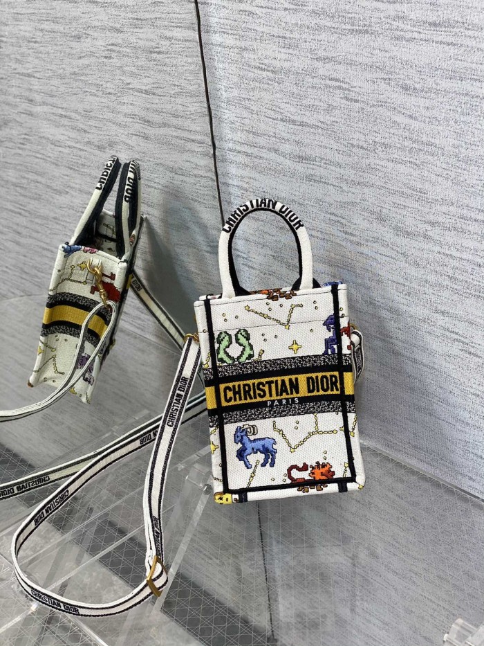  Handbag   Dior  size  13.5*5*18 cm