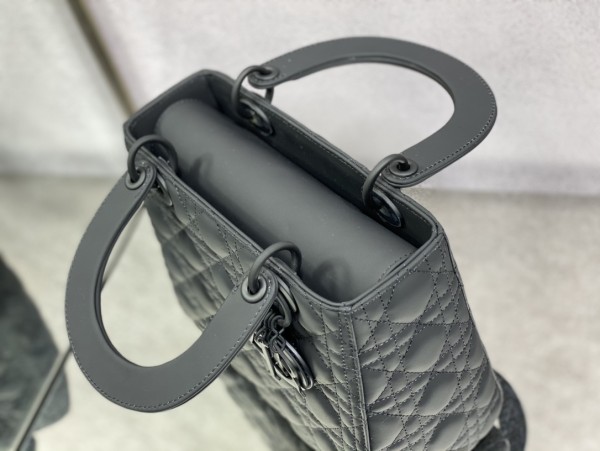 Handbag   Dior  size  24 cm