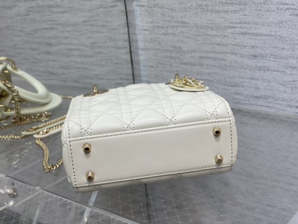 Handbag   Dior  size  17 cm