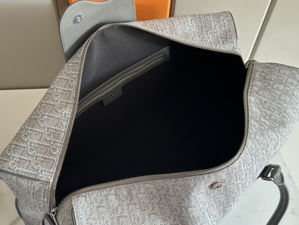  Handbag   Dior   93338  size  50 x 25 x 21.5  cm