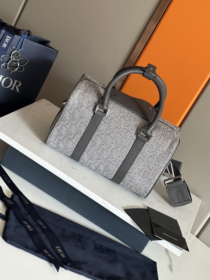  Handbag   Dior   93337  size  26 x 16x 14.5  cm