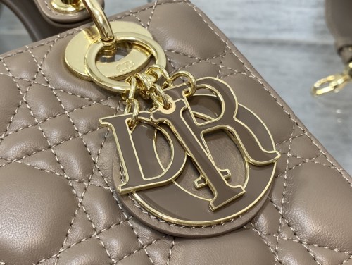 Handbag   Dior size  20 cm