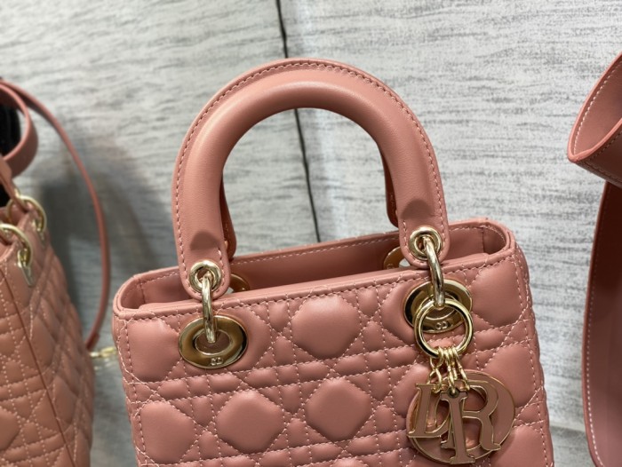 Handbag   Dior  size  20 cm